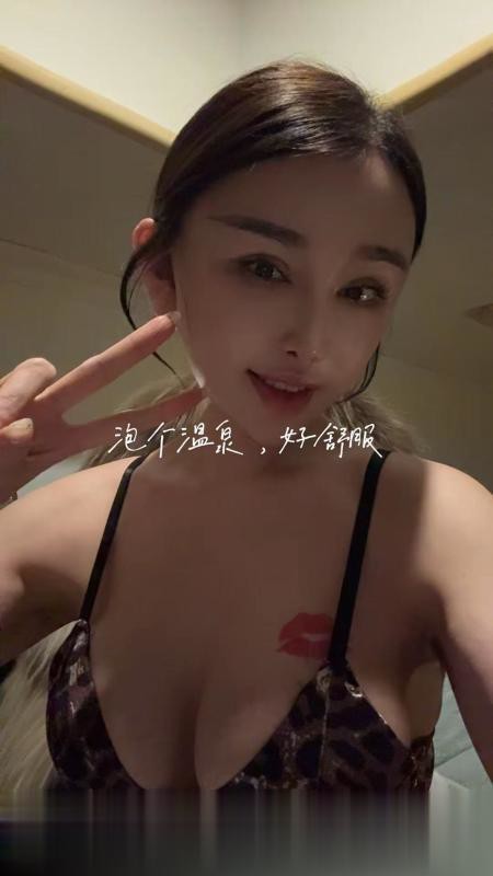 四川成都东站风骚丹丹小姐姐-2.jpg