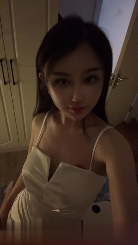 四川成都东站风骚丹丹小姐姐-1.jpg